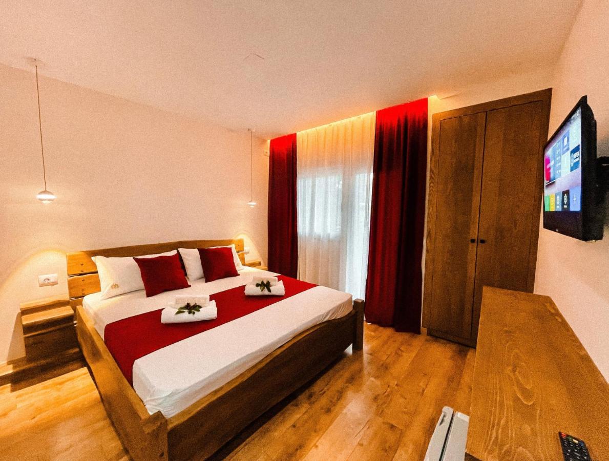 Vila Alpini Razëm Exteriér fotografie