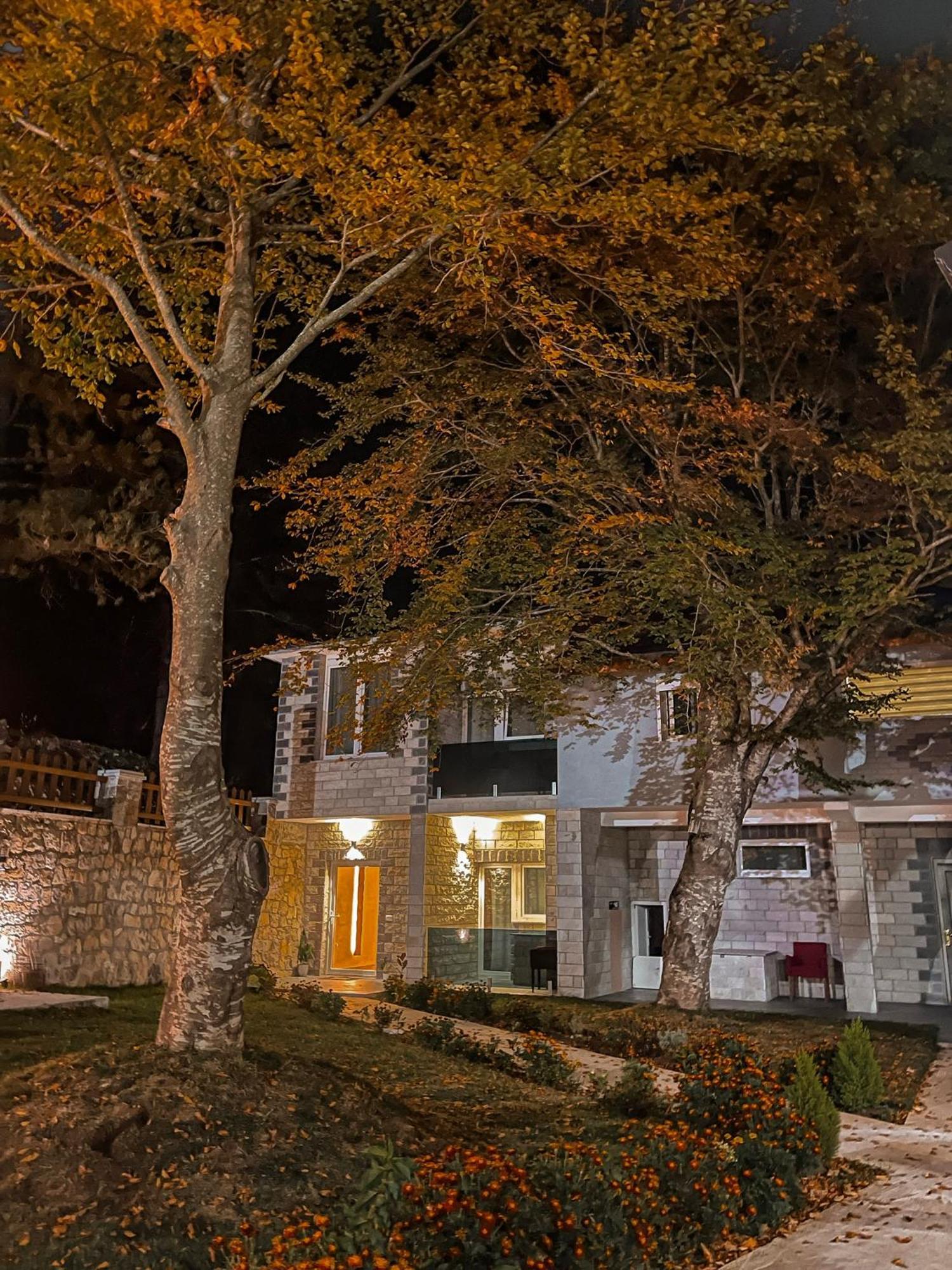 Vila Alpini Razëm Exteriér fotografie