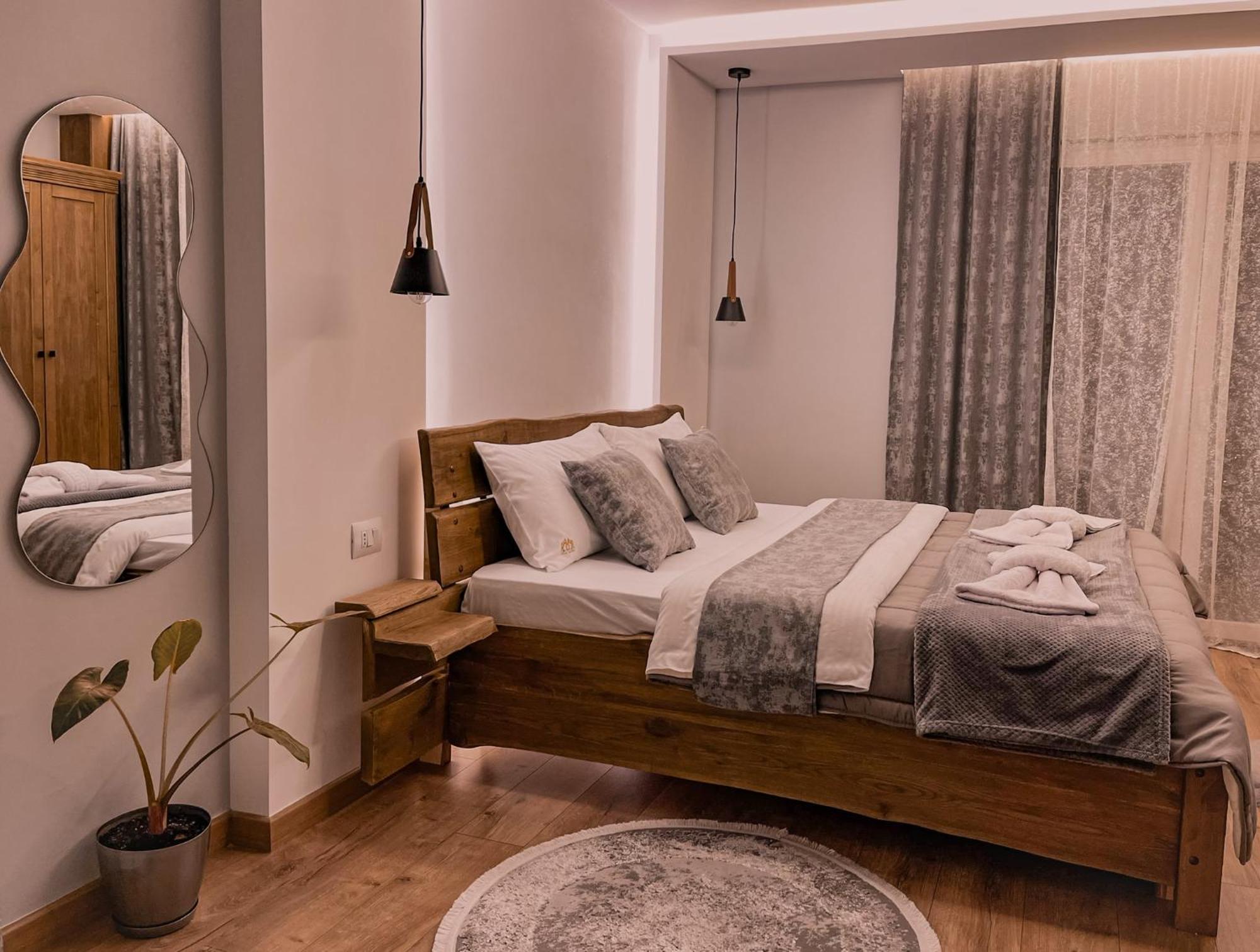 Vila Alpini Razëm Exteriér fotografie