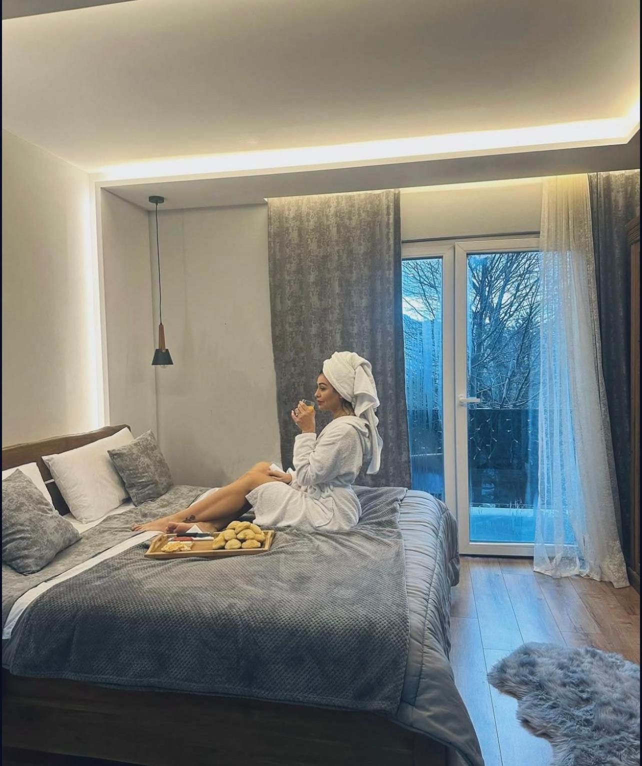 Vila Alpini Razëm Exteriér fotografie
